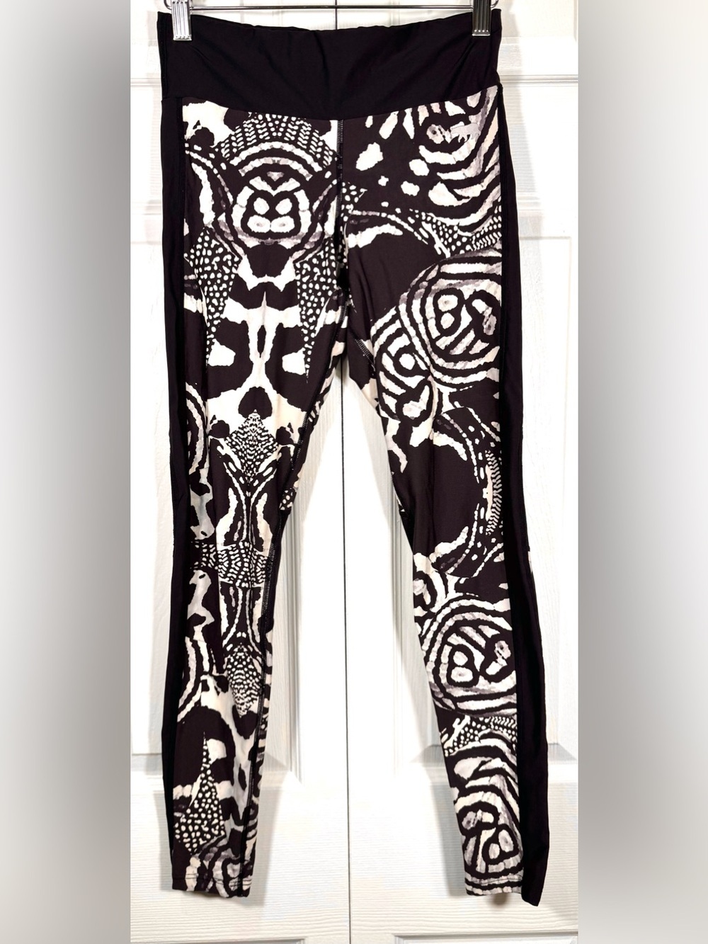 Running Bare Abstract Tribal Print Mesh Panel Leggings Size USA 4/6 (AU 10)
